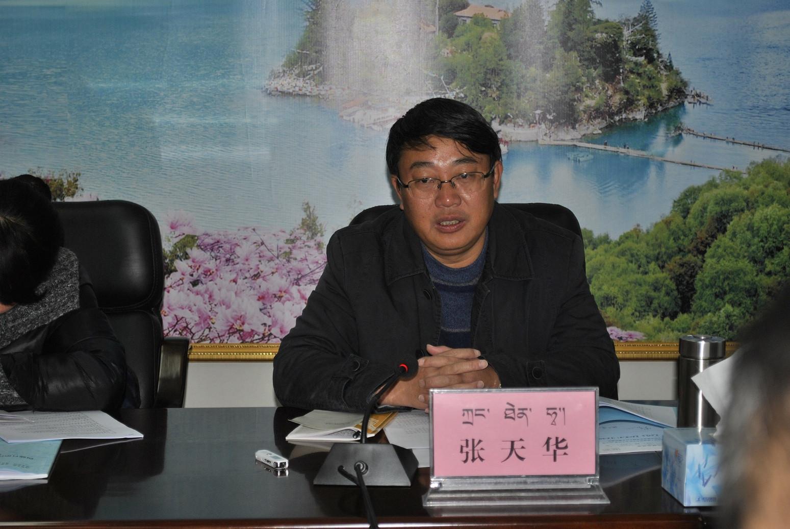 自治區(qū)環(huán)境保護(hù)第四考核組組長、區(qū)環(huán)保廳副廳長張?zhí)烊A出席會議并發(fā)表講話.JPG