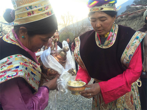 桃花開(kāi)了藏歷新年來(lái)了 就是現(xiàn)在快到西藏米林來(lái)