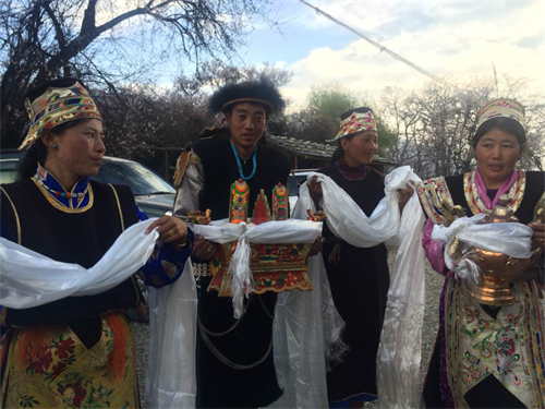 桃花開(kāi)了藏歷新年來(lái)了 就是現(xiàn)在快到西藏米林來(lái)