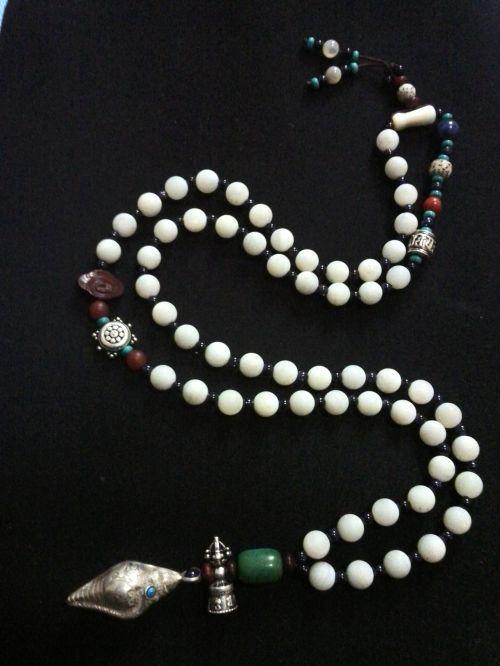 兩端均可作為吊墜，可為手環(huán)，可為項(xiàng)鏈。價(jià)格：￥1200