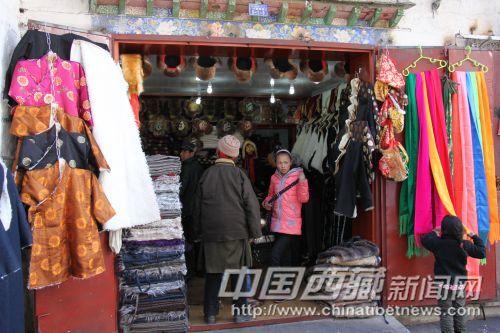 其米夏巷里有很多這種的雜貨店。