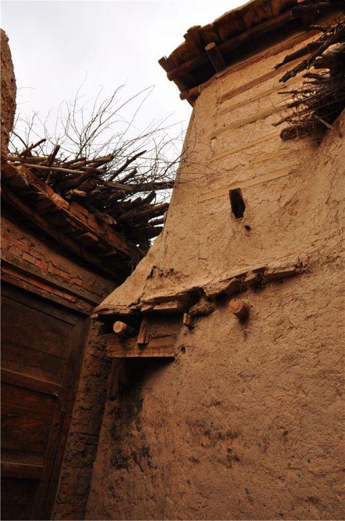 建筑細(xì)部，可以了解墻面和木結(jié)構(gòu)之間的關(guān)系