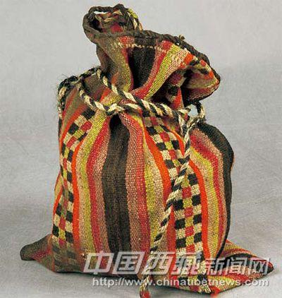 西藏手工編織口袋，顏色艷麗。