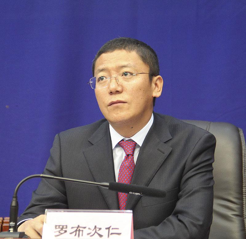 區(qū)文化廳產業(yè)處處長 羅布次仁 .jpg