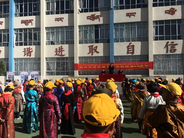 校長巴桑羅布在活動(dòng)總結(jié)中勉勵(lì)全體同學(xué)：熱愛祖國，不忘歷史，珍惜現(xiàn)在，好好學(xué)習(xí)，做一名合格的社會(huì)主義接班人。.JPG