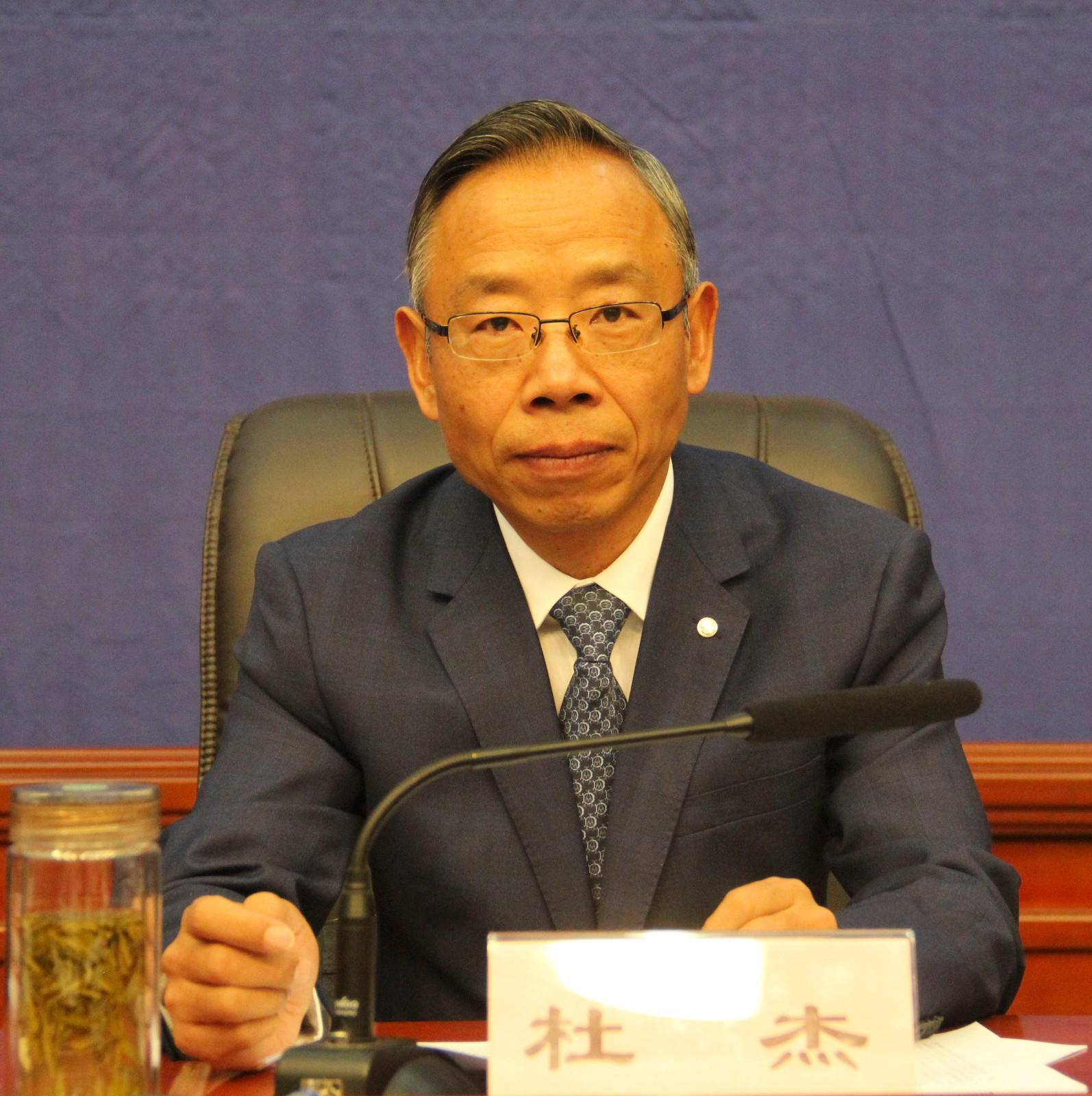 區(qū)農(nóng)牧廳黨組副書記、廳長：杜杰.jpg