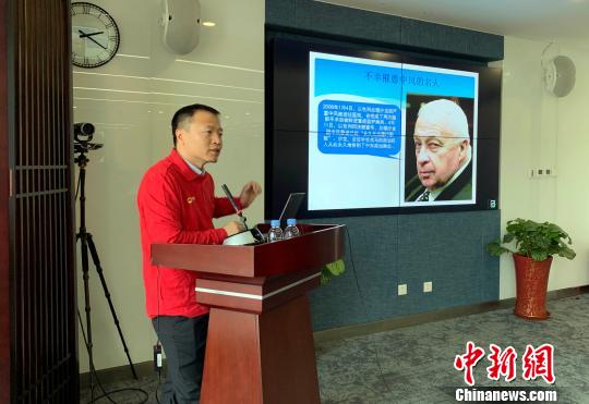 2月23日，以全國各地各批次援藏干部以及援藏醫(yī)生和教師等群體為服務(wù)對象的民間組織“援友健康之家”在北京舉行了成立以來的第5場健康講座。圖為中日友好醫(yī)院神經(jīng)外科副主任楊冬?！＄娦?攝