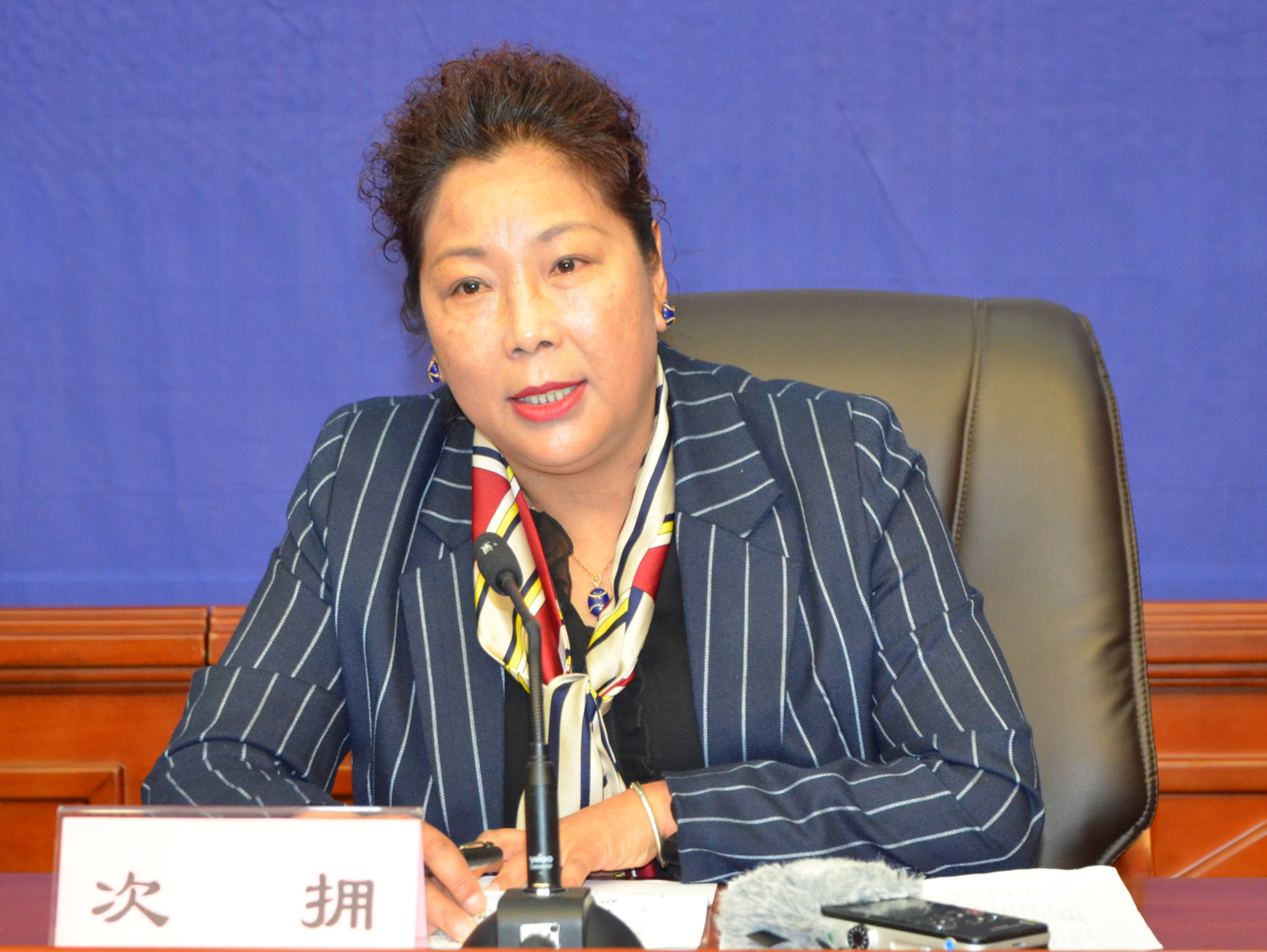 新聞發(fā)言人：拉薩市文化局黨組成員、調(diào)研員 次擁.JPG