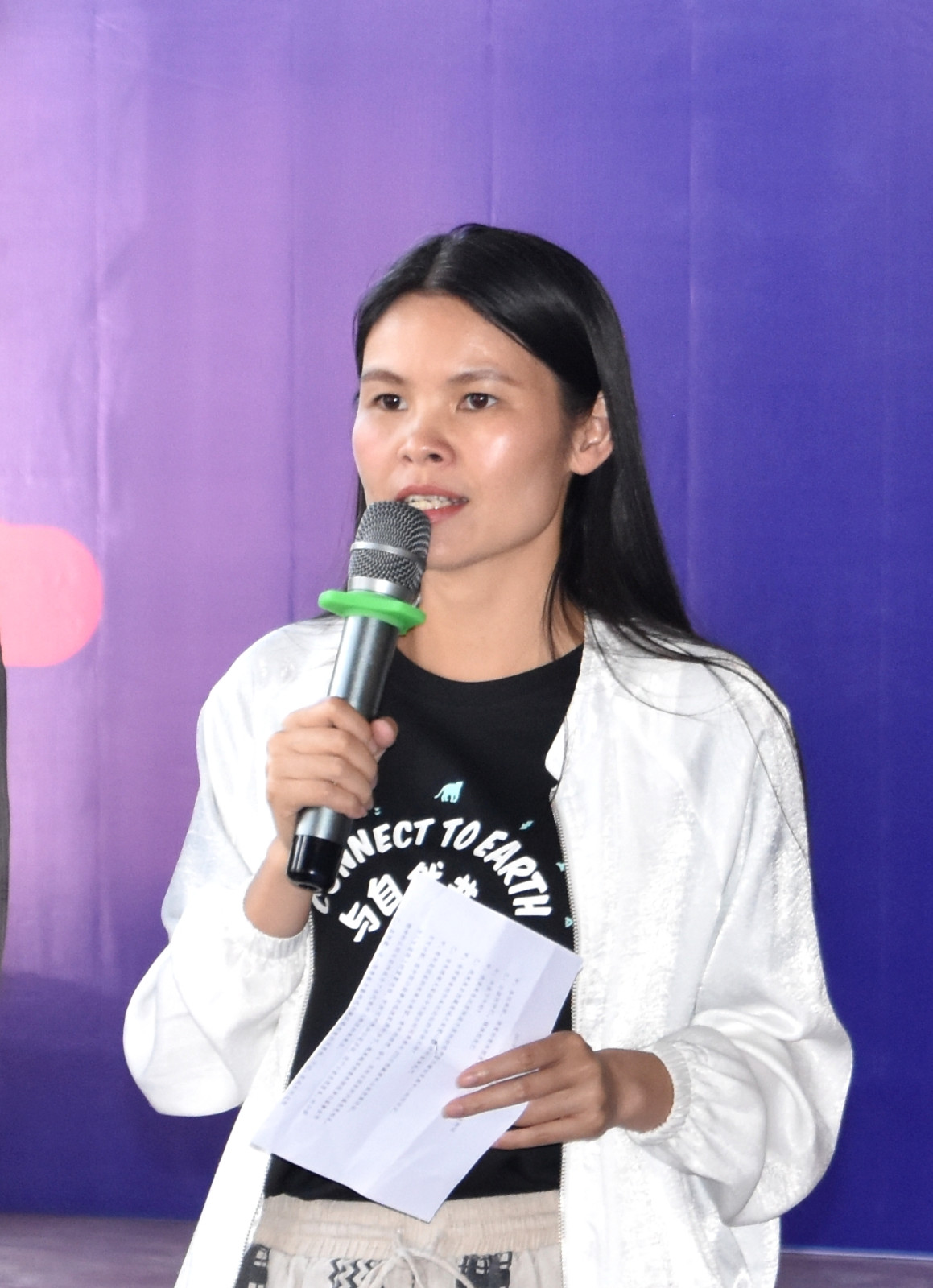 何泛泛導師和與會人員進行交流討論。.jpg