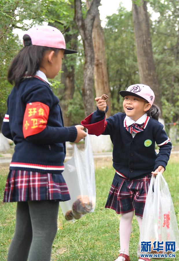 （新華視界）（3）西藏：環(huán)保小衛(wèi)士 愛(ài)護(hù)大環(huán)境