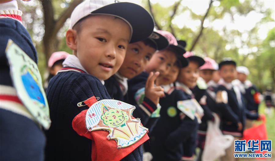 （新華視界）（4）西藏：環(huán)保小衛(wèi)士 愛(ài)護(hù)大環(huán)境