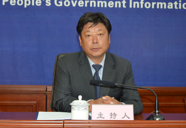 主持人：區(qū)黨委宣傳部巡視員、區(qū)政府新聞辦主任 晉美旺措.JPG