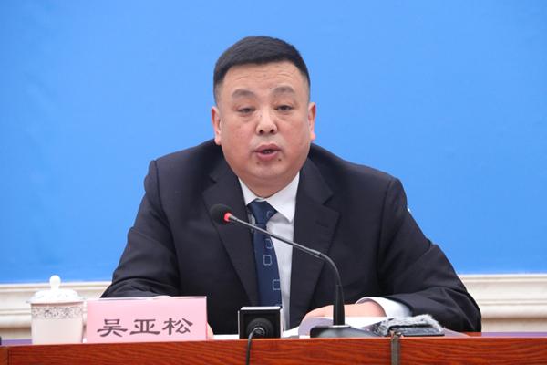 新聞發(fā)言人：拉薩市應對新型冠狀肺炎疫情工作領導小組副組長、拉薩市委常委、宣傳部部長 吳亞松.jpg