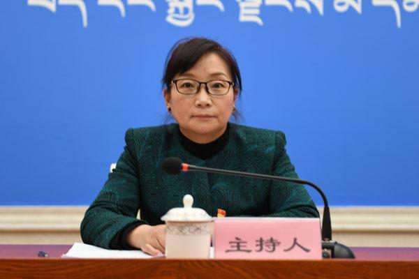 主持人：西藏自治區(qū)黨委宣傳部副部長(zhǎng)、區(qū)政府新聞班主任-德吉卓嘎.jpg