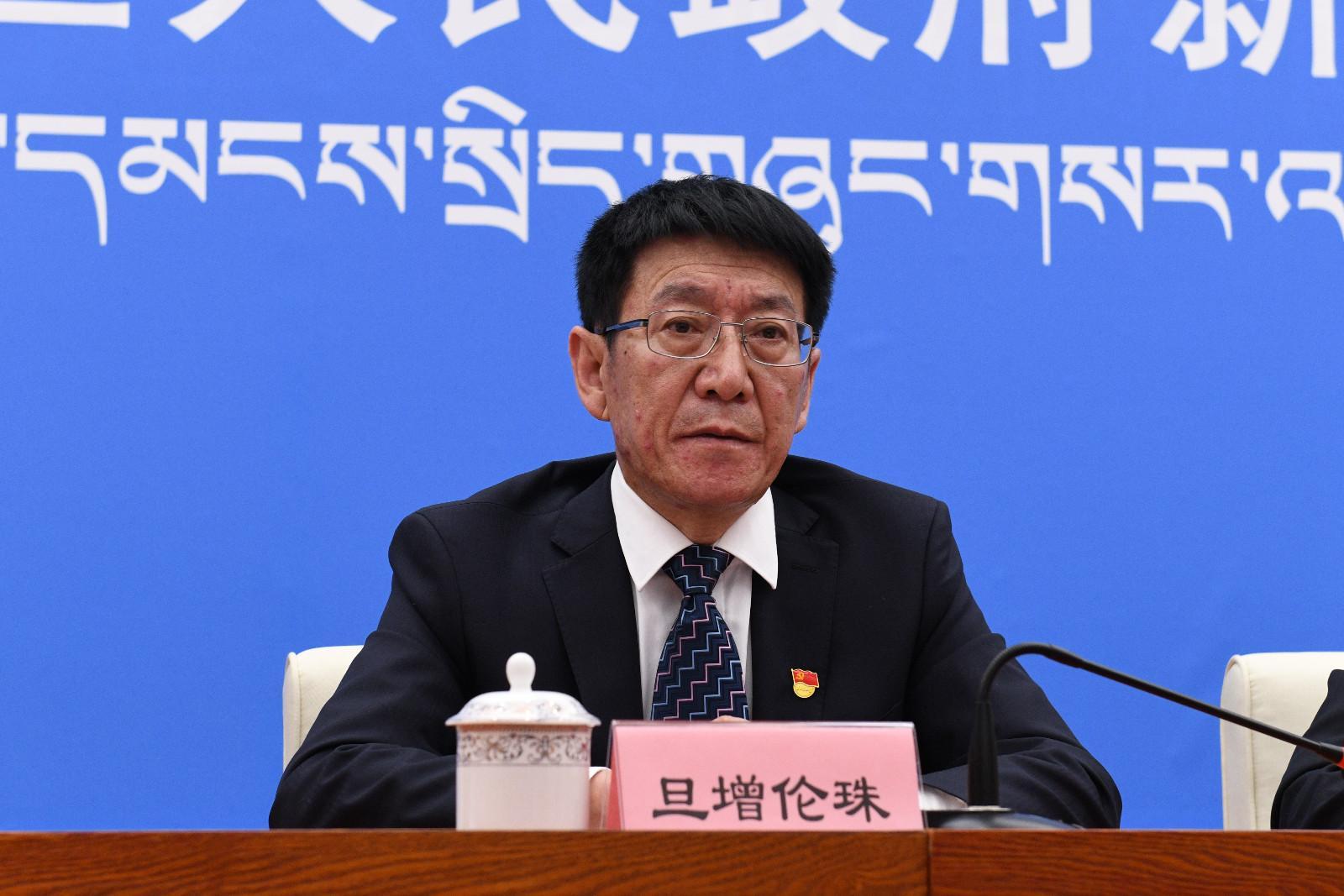 區(qū)政府副秘書長(zhǎng)、政府新聞發(fā)言人 旦增倫珠.JPG