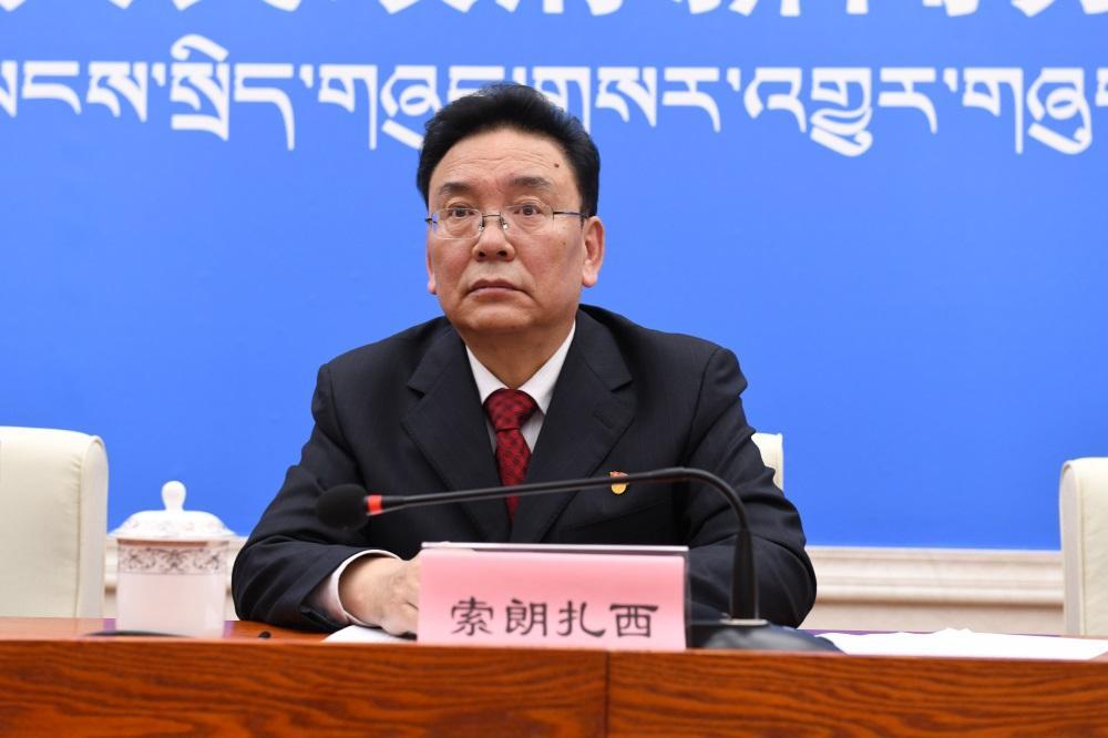 區(qū)統(tǒng)計(jì)局黨組副書記、局長(zhǎng) 索朗扎西.JPG