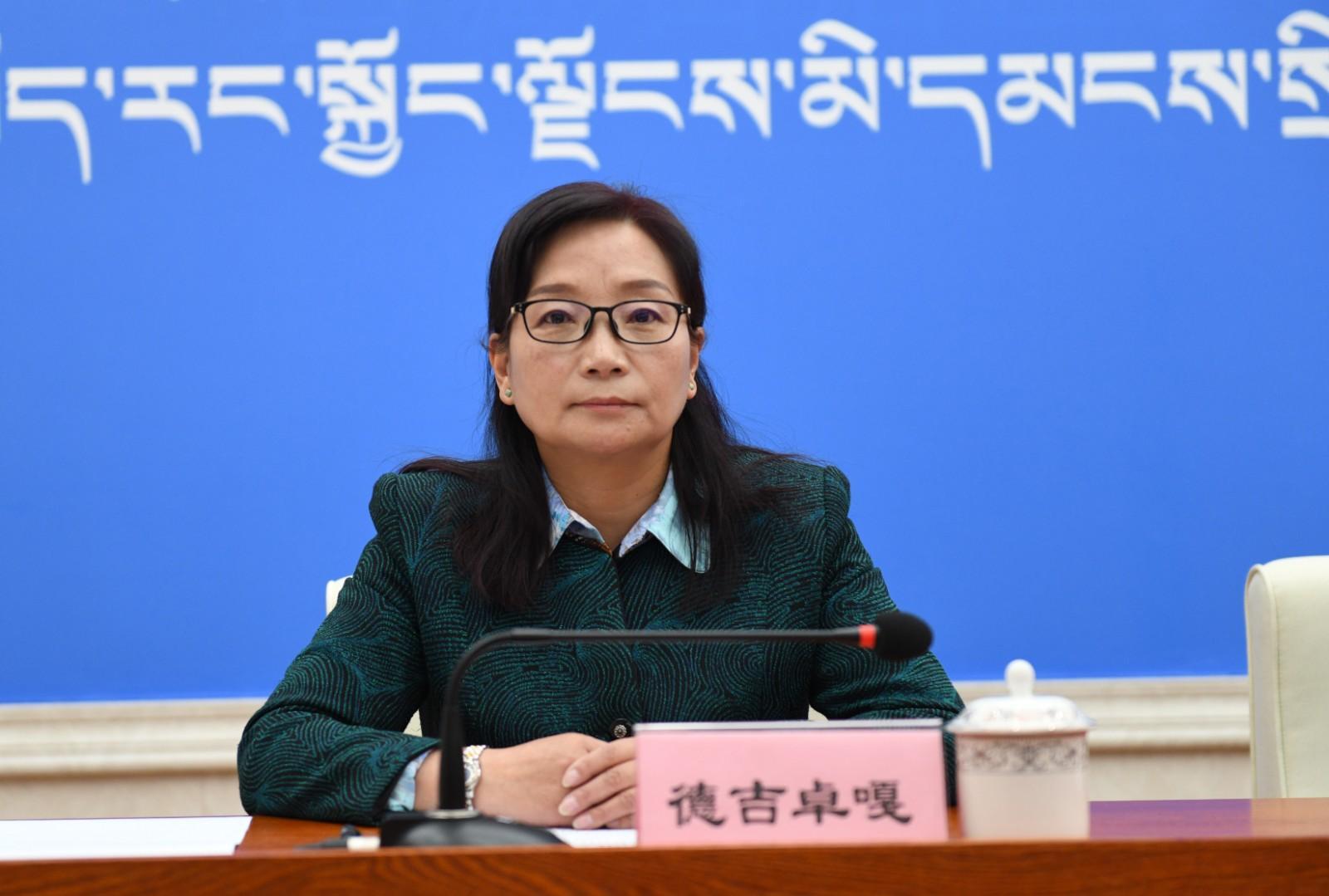 主持人：西藏自治區(qū)黨委宣傳部副部長(zhǎng)、政府新聞辦主任 德吉卓嘎.JPG