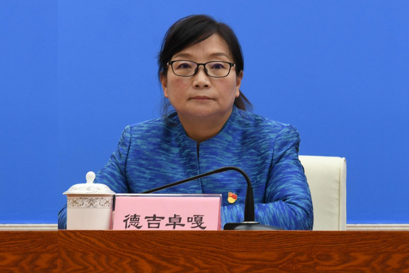 主持人：自治區(qū)黨委宣傳部副部長(zhǎng)、自治區(qū)政府新聞辦主任 德吉卓嘎.jpg