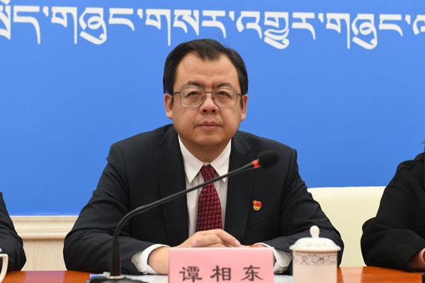 新聞發(fā)言人：自治區(qū)衛(wèi)生健康委黨組書記、副主任 譚相東.jpg