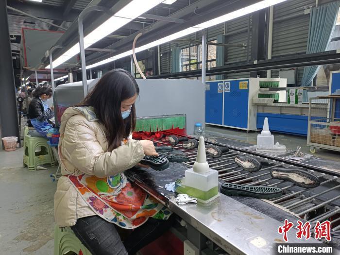 貴州晴?。阂源笪幕懺齑笃放仆诰虼蛟煸鷳B(tài)民族文化