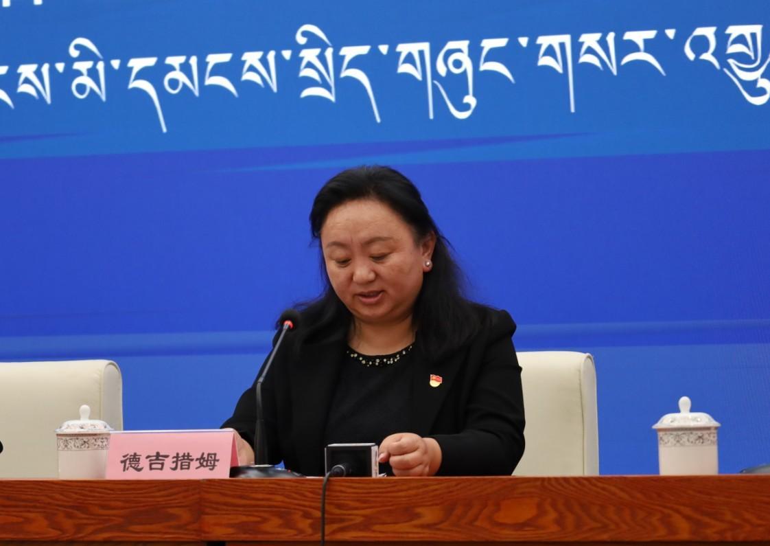 新聞發(fā)言人：區(qū)商務(wù)廳黨組成員、副廳長 德吉措姆.jpg