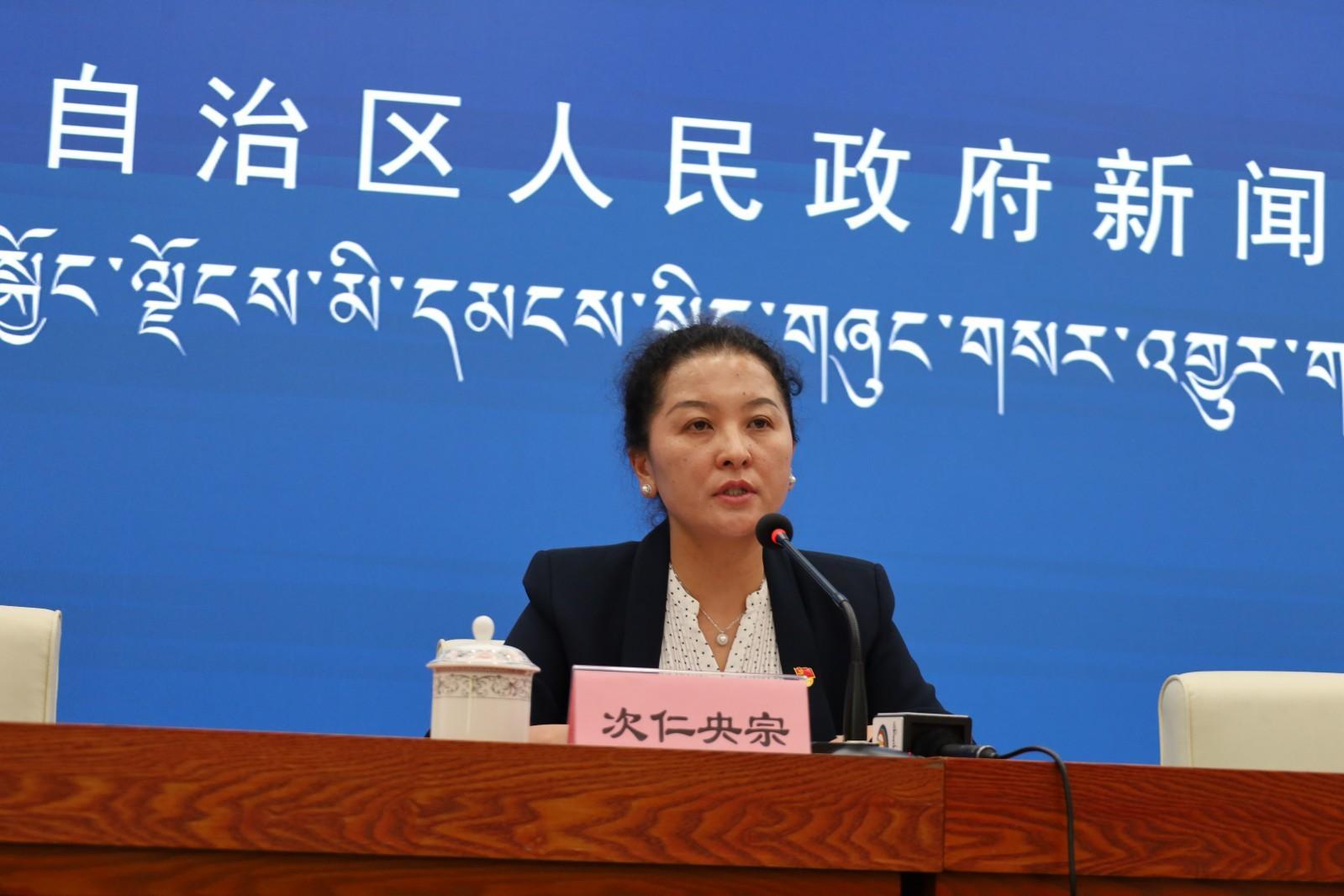 新聞發(fā)言人：區(qū)供銷合作社副主任、一級調(diào)研員 次仁央宗.JPG