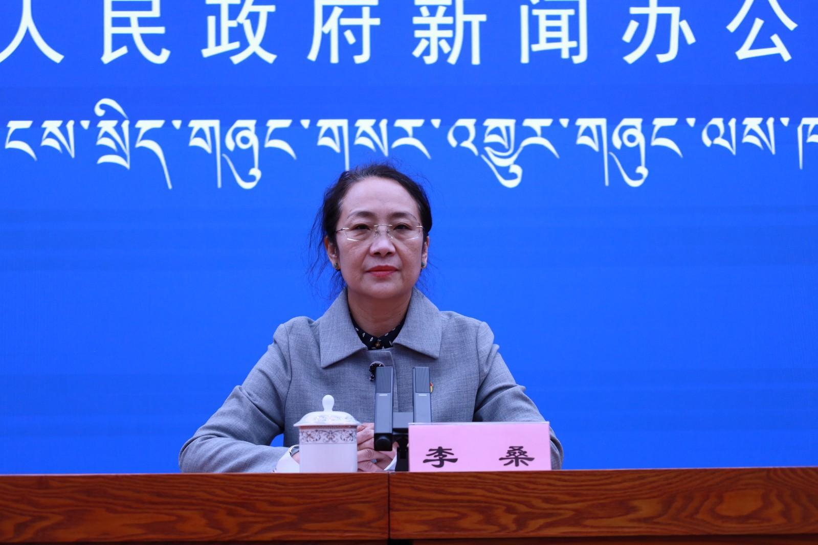 新聞發(fā)言人：自治區(qū)政府副秘書長(zhǎng)、一級(jí)巡視員婦兒工委副主任李桑.jpg