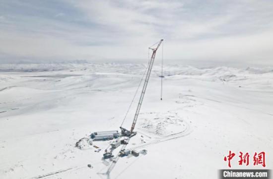 圖為哲古風(fēng)電項(xiàng)目在大雪中施工。　中國(guó)電建集團(tuán)成都勘測(cè)設(shè)計(jì)研究院有限公司 供圖