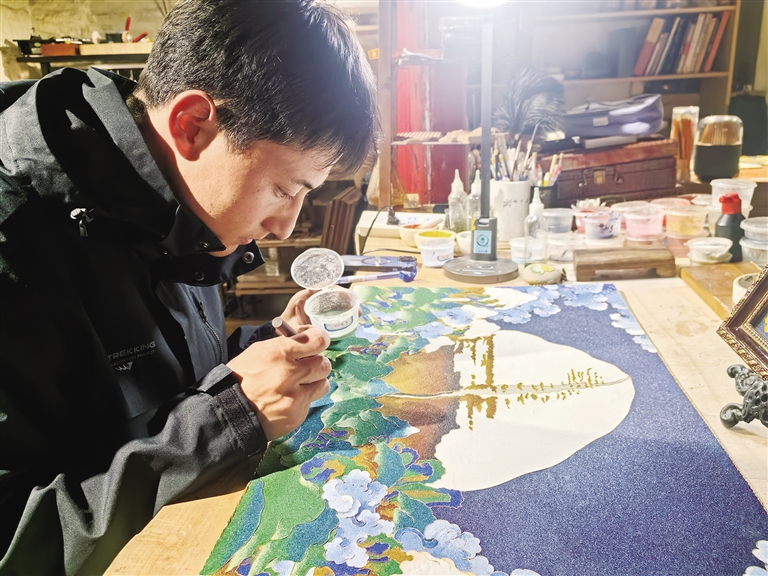 銅絲為骨 釉彩為魂
