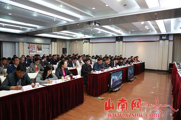 普布頓珠：把脫貧攻堅作為“一把手”工程來抓