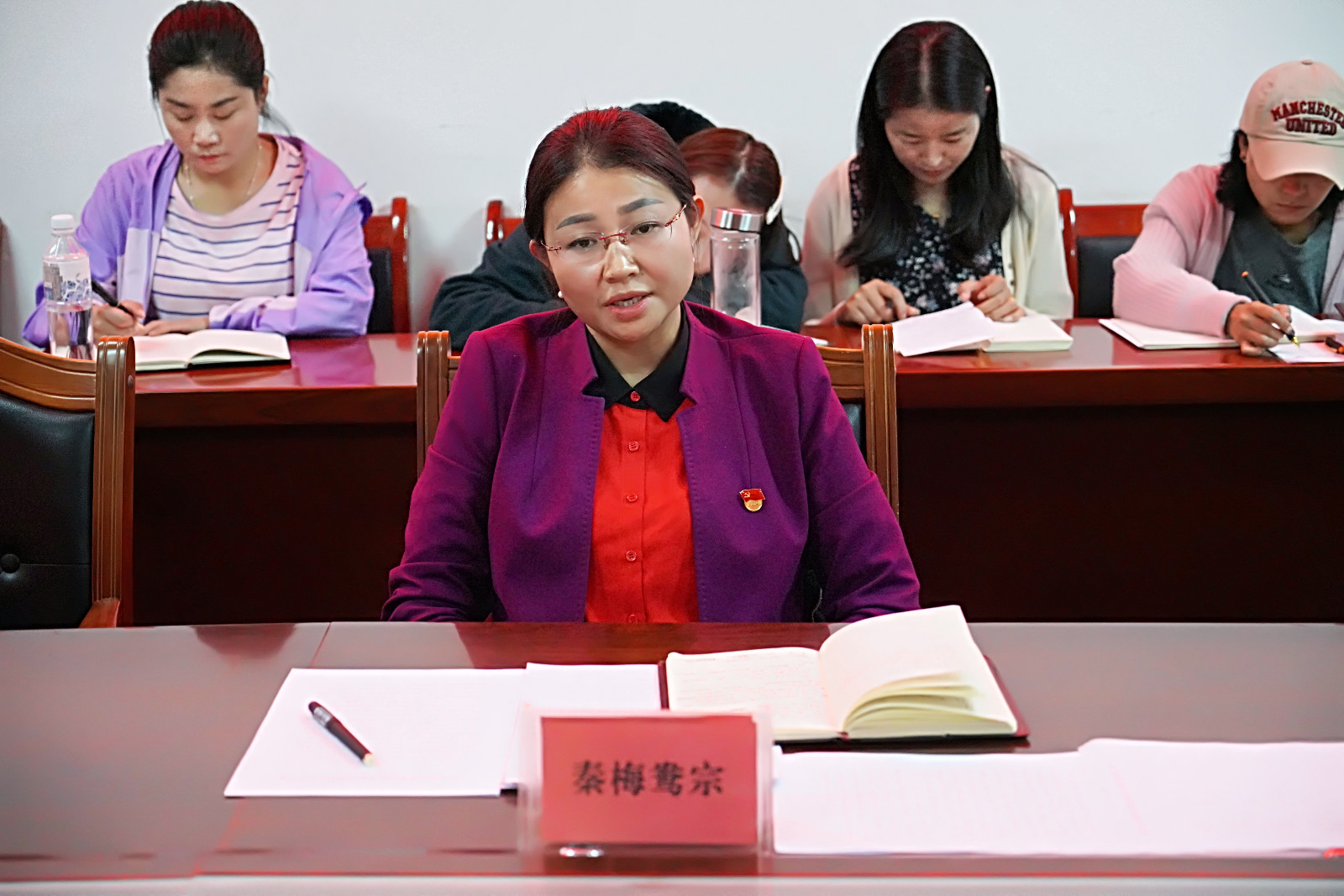 圖為：縣委副書記、人大常委會主任秦梅鴦宗作重要講話。.jpg