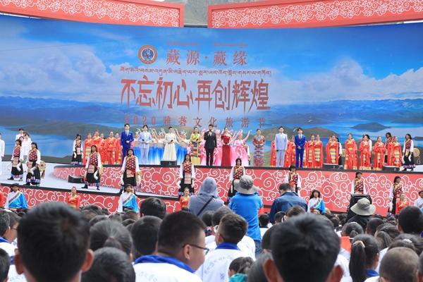 圖為2020雅礱文化節(jié)旅游節(jié)演出現(xiàn)場。_副本.jpg