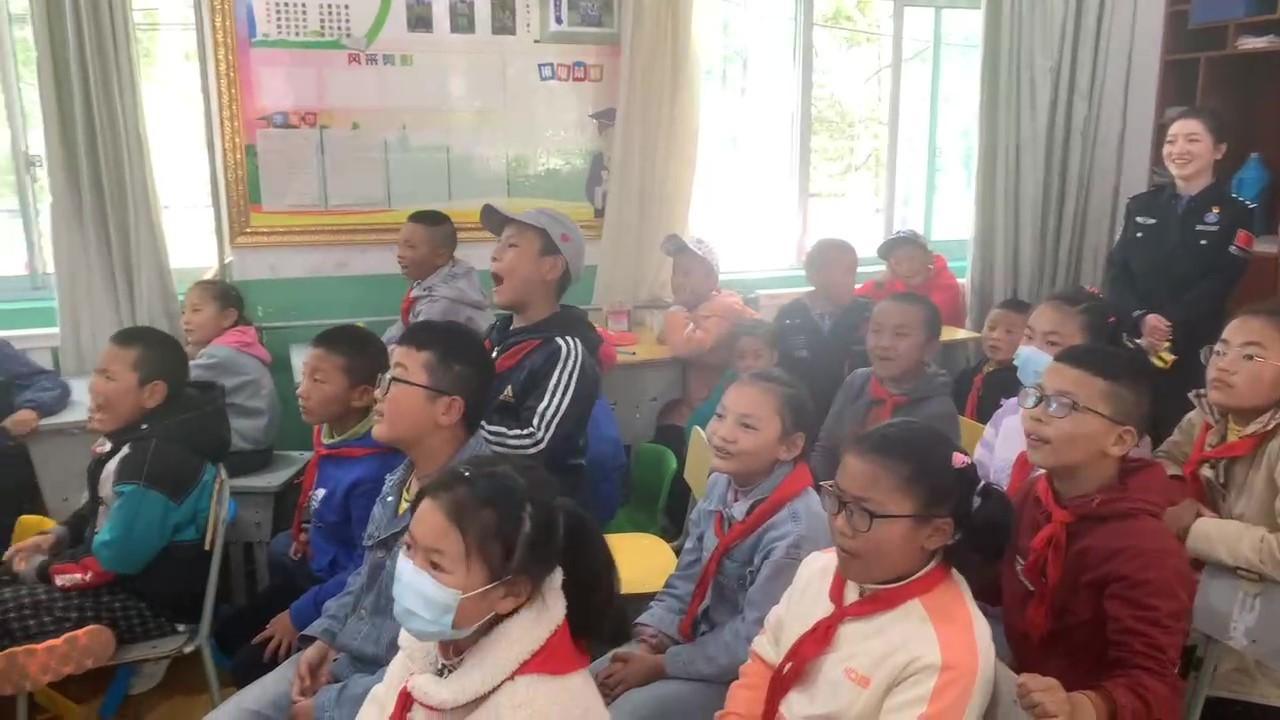 圖為民族團(tuán)結(jié)進(jìn)步授課現(xiàn)場。郭賽賽攝.jpg